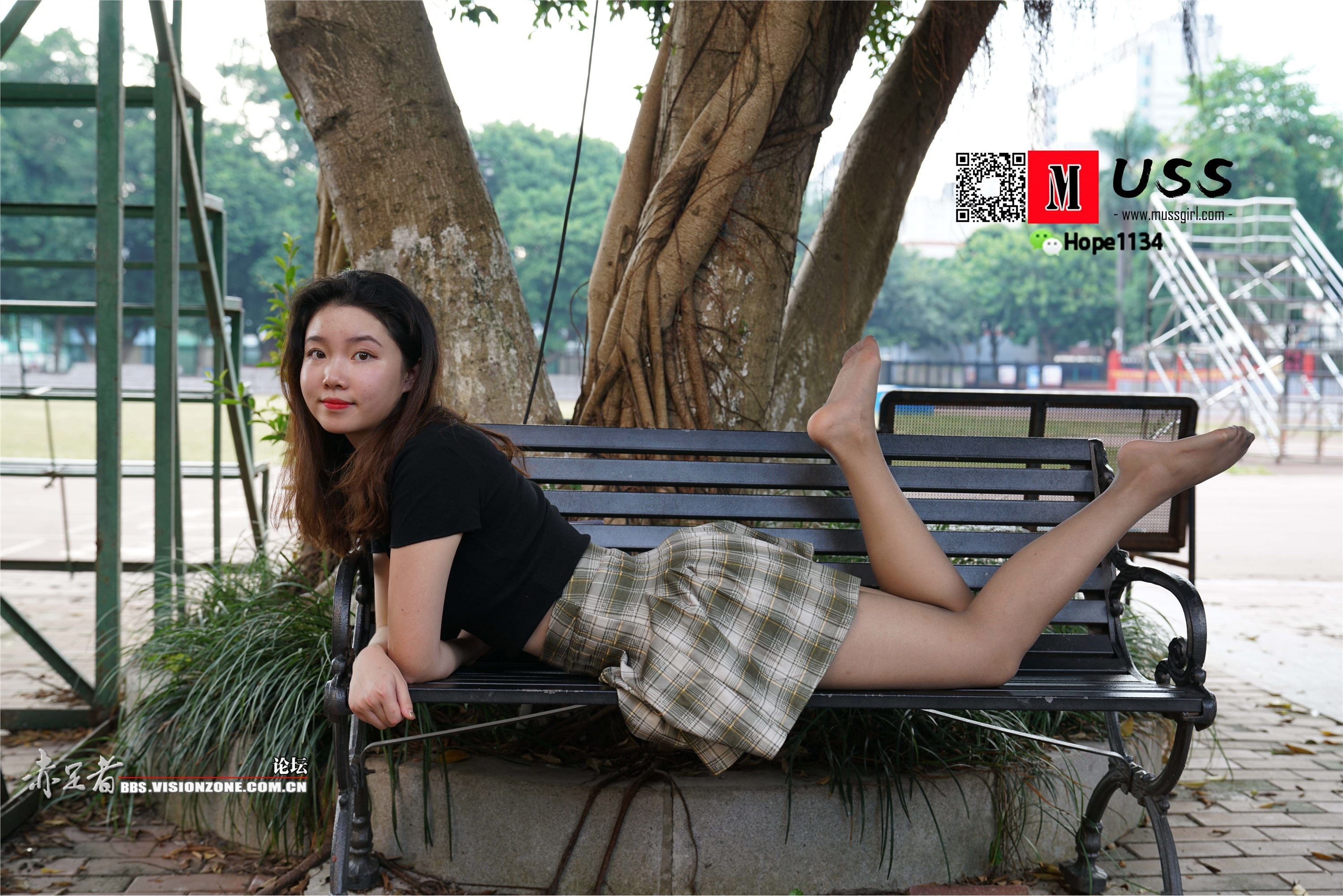 MussGirl慕丝女郎  NO.072 蒙古族舞蹈美少女嫩足灰丝公园写真